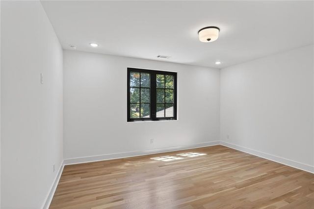 180 Thompson Place, Roswell, GA 30075