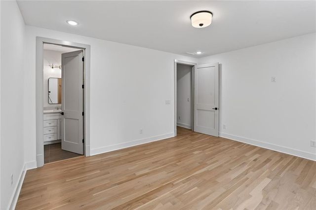 180 Thompson Place, Roswell, GA 30075