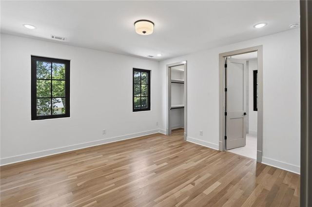 180 Thompson Place, Roswell, GA 30075