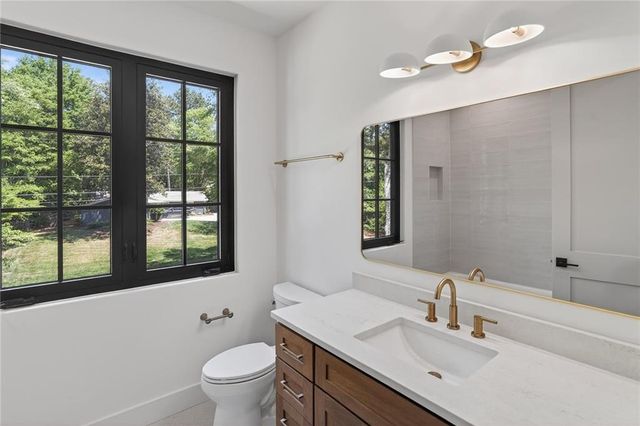 180 Thompson Place, Roswell, GA 30075