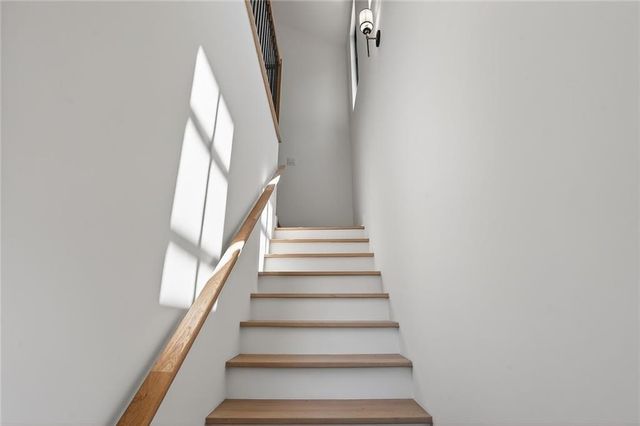 180 Thompson Place, Roswell, GA 30075