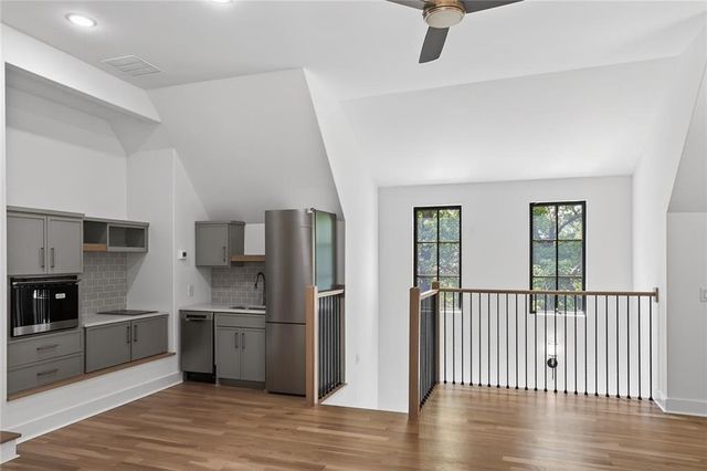 180 Thompson Place, Roswell, GA 30075