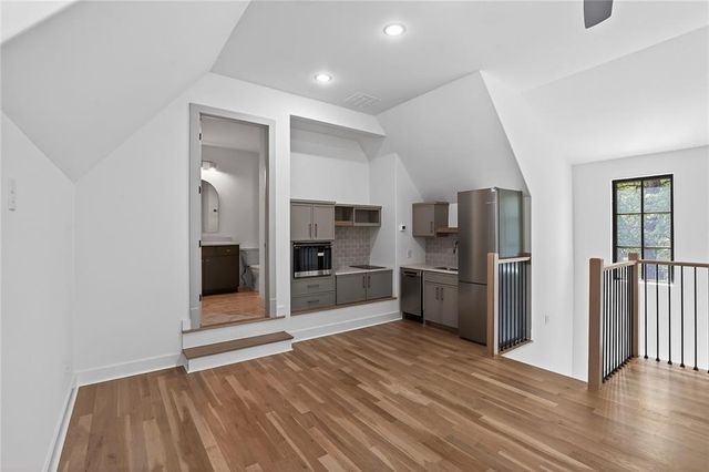 180 Thompson Place, Roswell, GA 30075