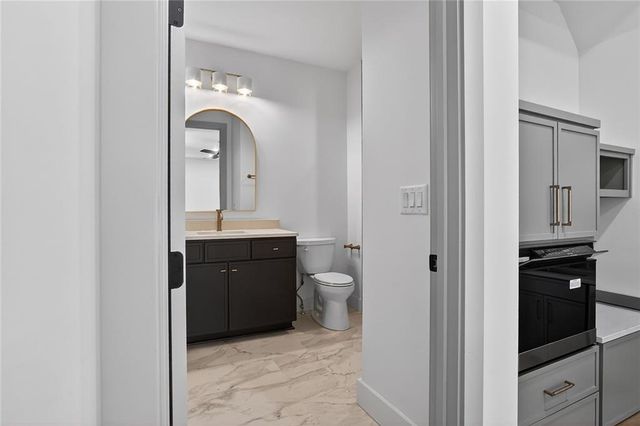 180 Thompson Place, Roswell, GA 30075