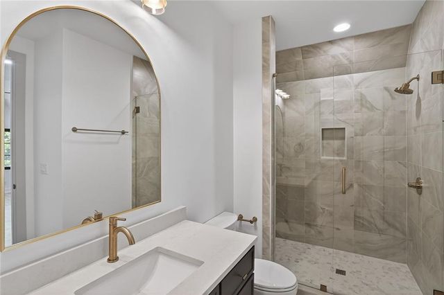 180 Thompson Place, Roswell, GA 30075