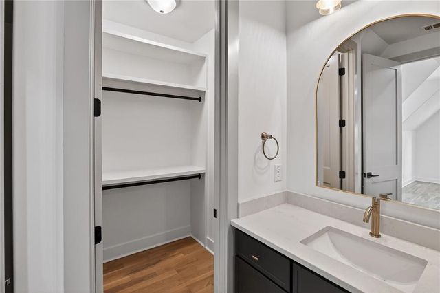 180 Thompson Place, Roswell, GA 30075