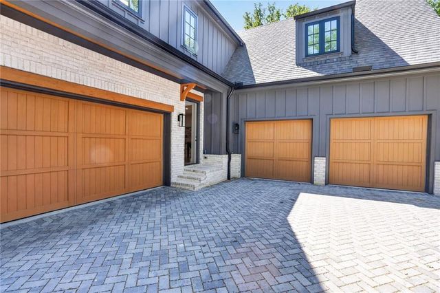 180 Thompson Place, Roswell, GA 30075