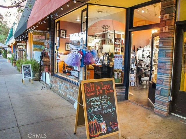 4427 Bakman Avenue, Studio City, CA 91602