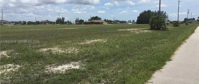 3513 NW 46 LN, Cape Coral, FL 33993