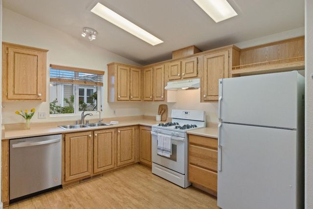 144 Holm Road 75, Watsonville, CA 95076