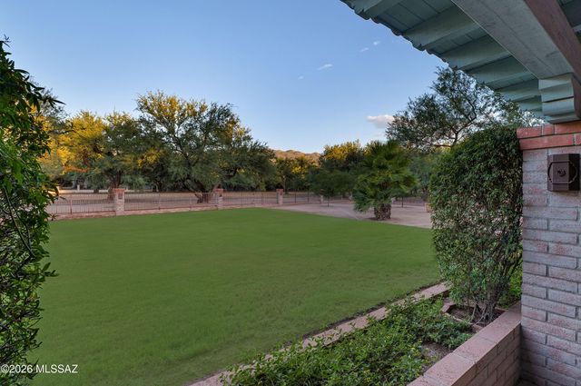 12513 E Jeffers Place, Tucson, AZ 85749