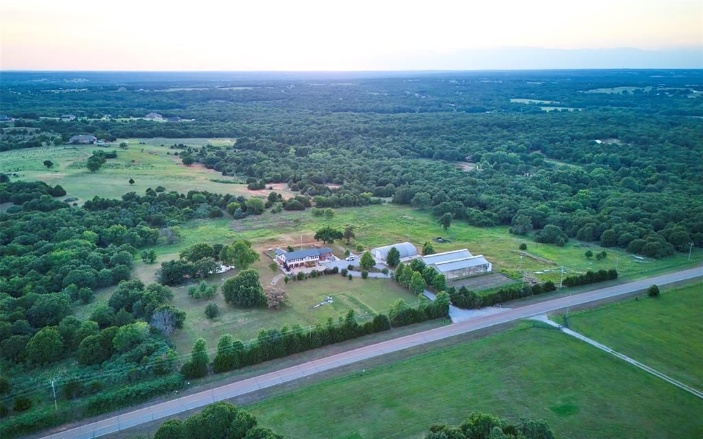 Image 40 of property listing at 22525 N Luther Road, Luther, OK 73054