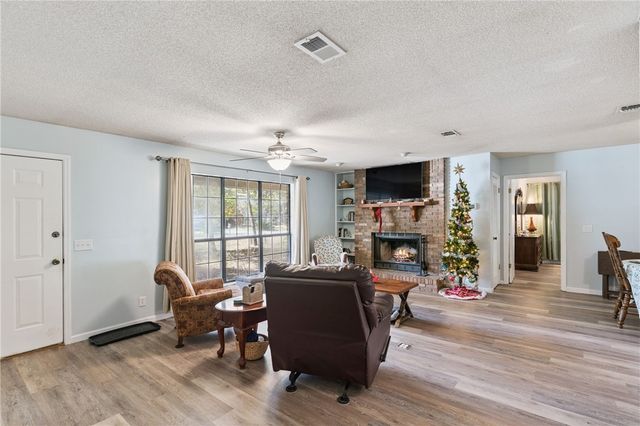 156 W Peach Ave, Kingsland, GA 31548