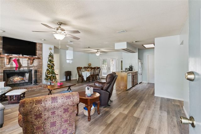 156 W Peach Ave, Kingsland, GA 31548