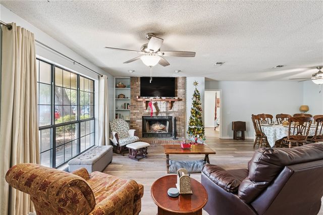 156 W Peach Ave, Kingsland, GA 31548