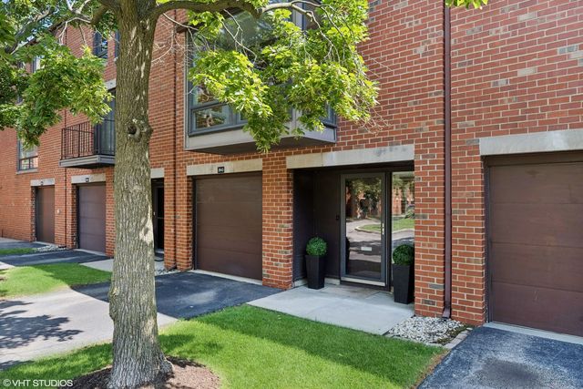 3843 Appian Way, Glenview, IL 60025