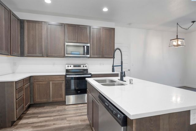 1344 14th St, Benton City, WA 99320