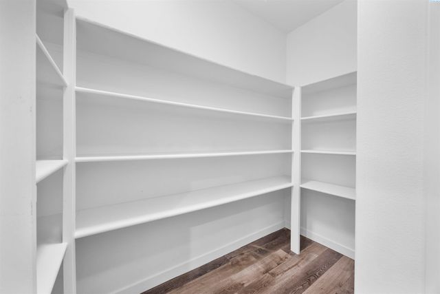 1344 14th St, Benton City, WA 99320