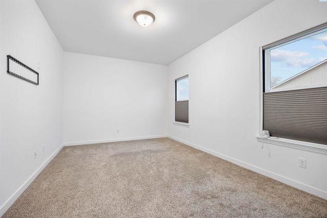 1344 14th St, Benton City, WA 99320