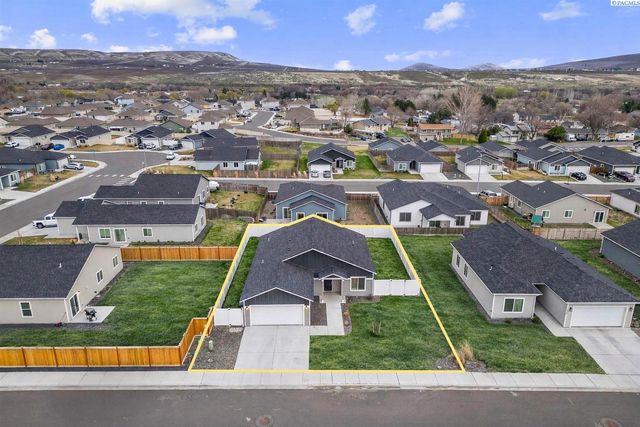 1344 14th St, Benton City, WA 99320