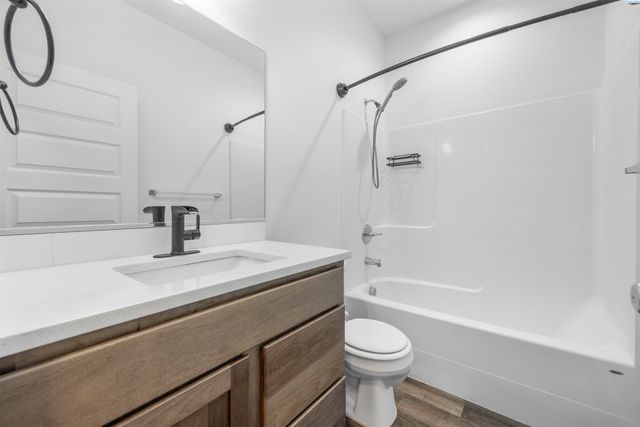 1344 14th St, Benton City, WA 99320