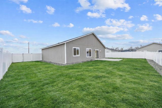 1344 14th St, Benton City, WA 99320