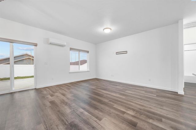 1344 14th St, Benton City, WA 99320