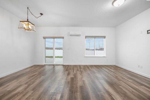 1344 14th St, Benton City, WA 99320