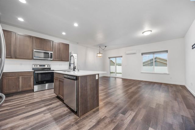 1344 14th St, Benton City, WA 99320