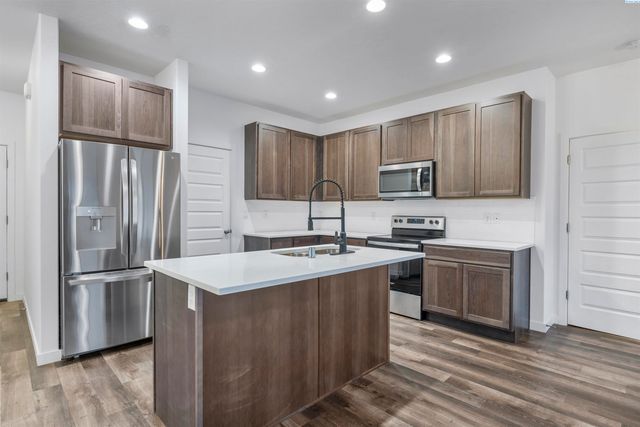 1344 14th St, Benton City, WA 99320