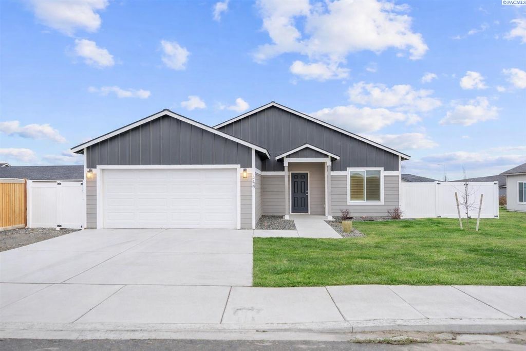 1344 14th St, Benton City, WA 99320