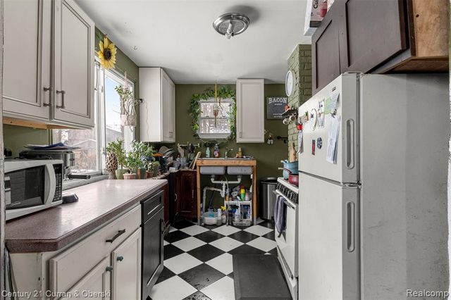 7004 Dodge Avenue, Warren, MI 48091