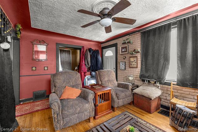 7004 Dodge Avenue, Warren, MI 48091