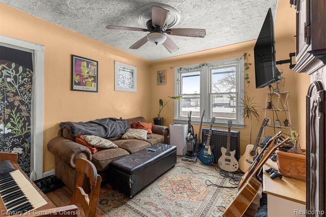 7004 Dodge Avenue, Warren, MI 48091