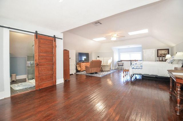 205 Main Street, Palacios, TX 77465