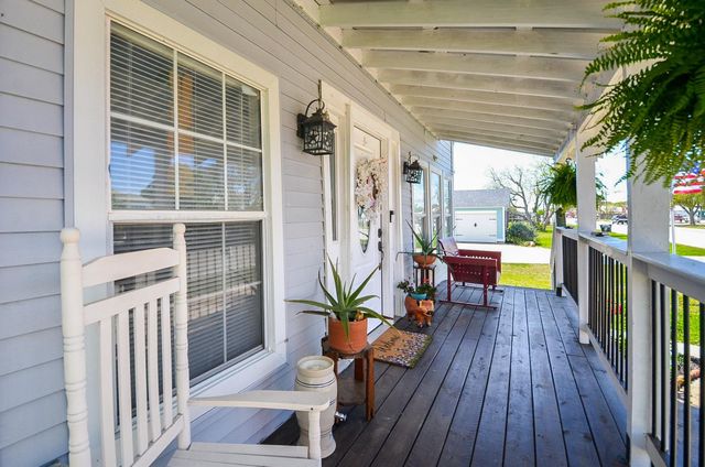 205 Main Street, Palacios, TX 77465