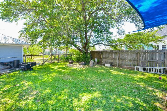 205 Main Street, Palacios, TX 77465