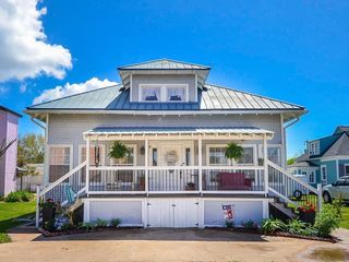205 Main Street, Palacios, TX 77465