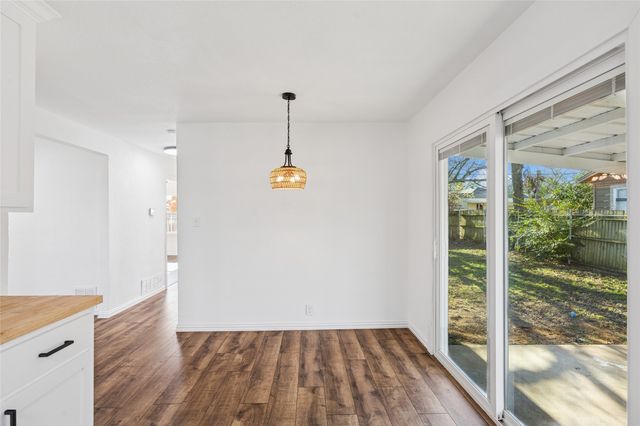 1301 N Douglas Avenue, Cleburne, TX 76033