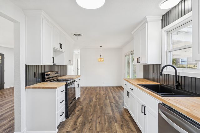 1301 N Douglas Avenue, Cleburne, TX 76033