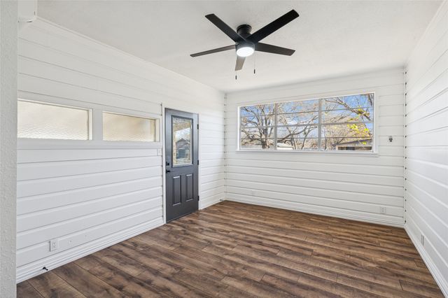 1301 N Douglas Avenue, Cleburne, TX 76033