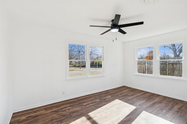 1301 N Douglas Avenue, Cleburne, TX 76033