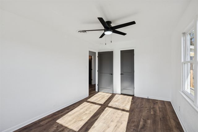 1301 N Douglas Avenue, Cleburne, TX 76033