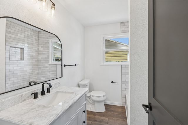 1301 N Douglas Avenue, Cleburne, TX 76033