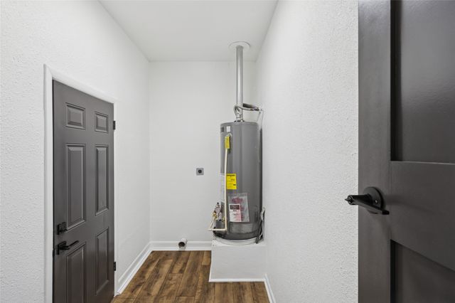 1301 N Douglas Avenue, Cleburne, TX 76033