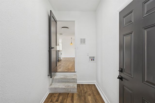 1301 N Douglas Avenue, Cleburne, TX 76033