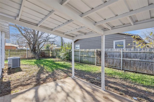 1301 N Douglas Avenue, Cleburne, TX 76033