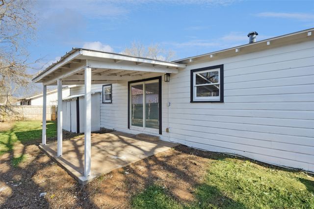 1301 N Douglas Avenue, Cleburne, TX 76033