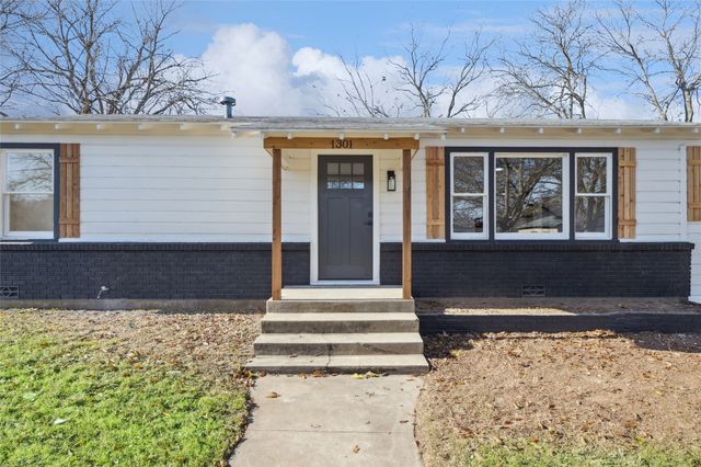 1301 N Douglas Avenue, Cleburne, TX 76033