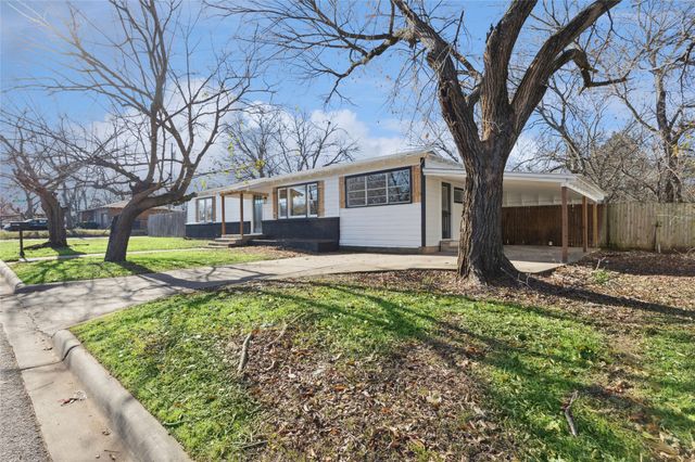 1301 N Douglas Avenue, Cleburne, TX 76033